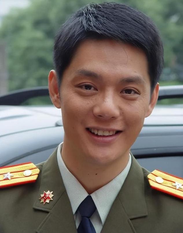 傅程鹏:从"谍战剧一哥"到"抛妻弃子"的争议人物 傅程鹏,这个名字或许