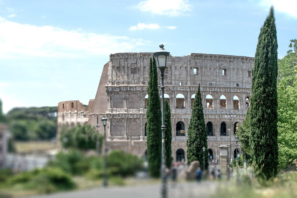 斯福尔扎城堡:米兰历史的见证者 斯福尔扎城堡,位于意大利米兰市中心