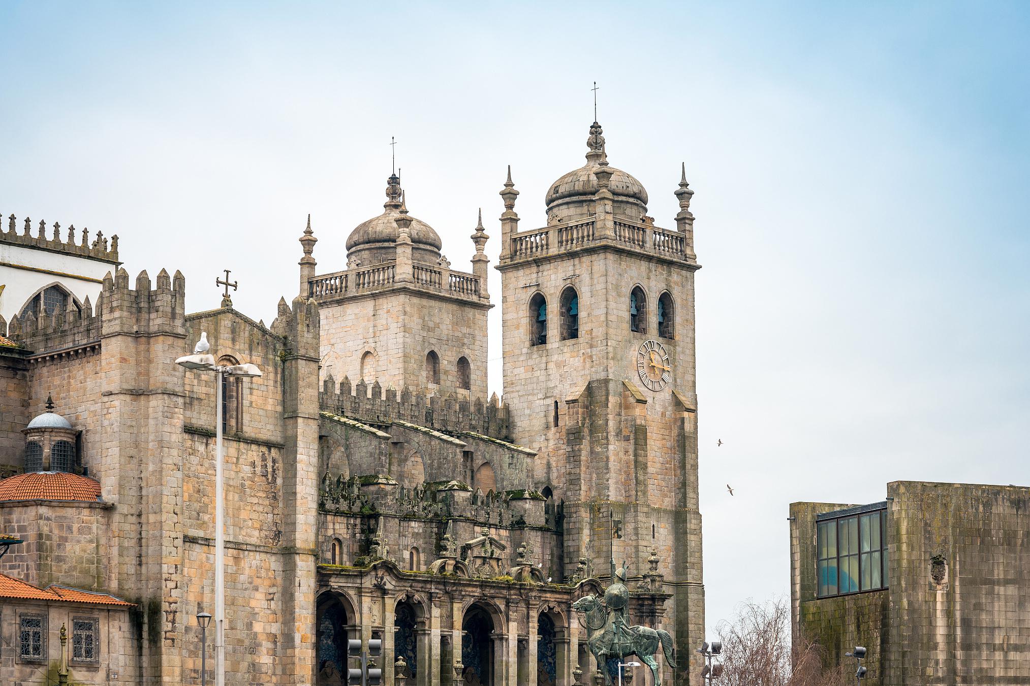 斯福尔扎城堡:米兰历史的见证者 斯福尔扎城堡,位于意大利米兰市中心