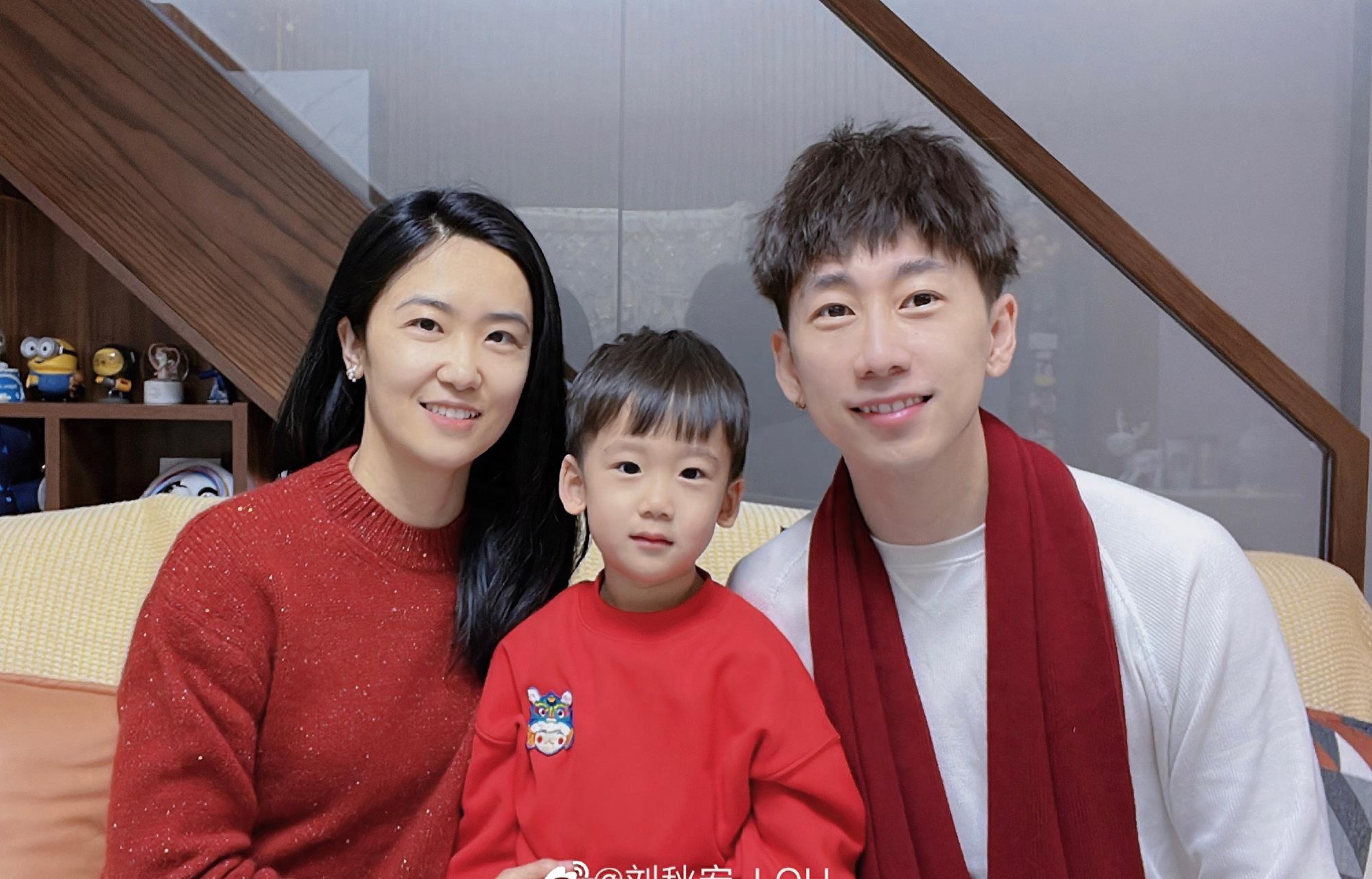 刘秋宏孕肚照曝光:幸福满满,期待新生命的到来 刘秋宏再度怀孕,晒出了