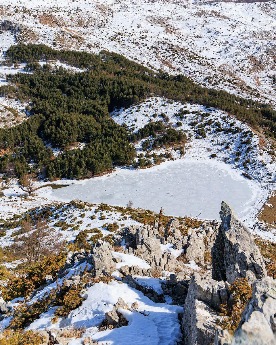 阿坝汶川县干海子风景区:冬季的无尽魅力 冬天的阿坝汶川县干海子风景