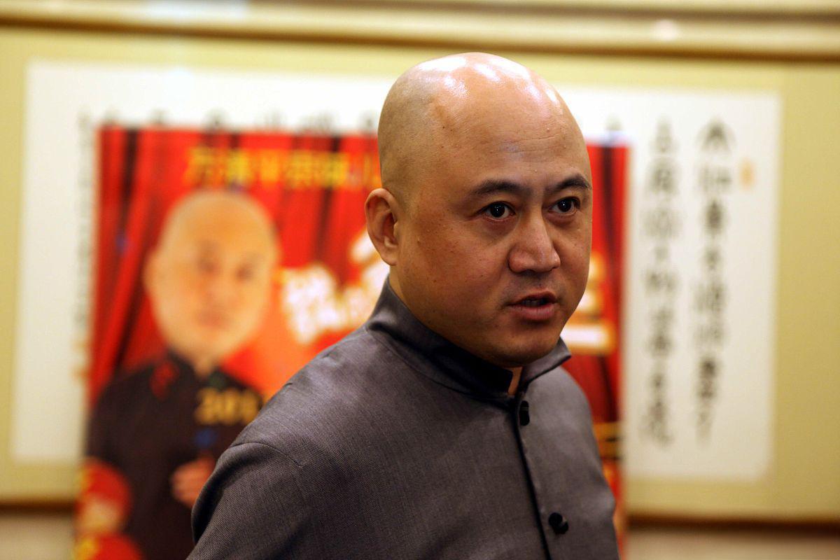 冯巩与方清平:喜剧界的"黄金搭档"与喜剧的传承与创新 前段时间,喜剧