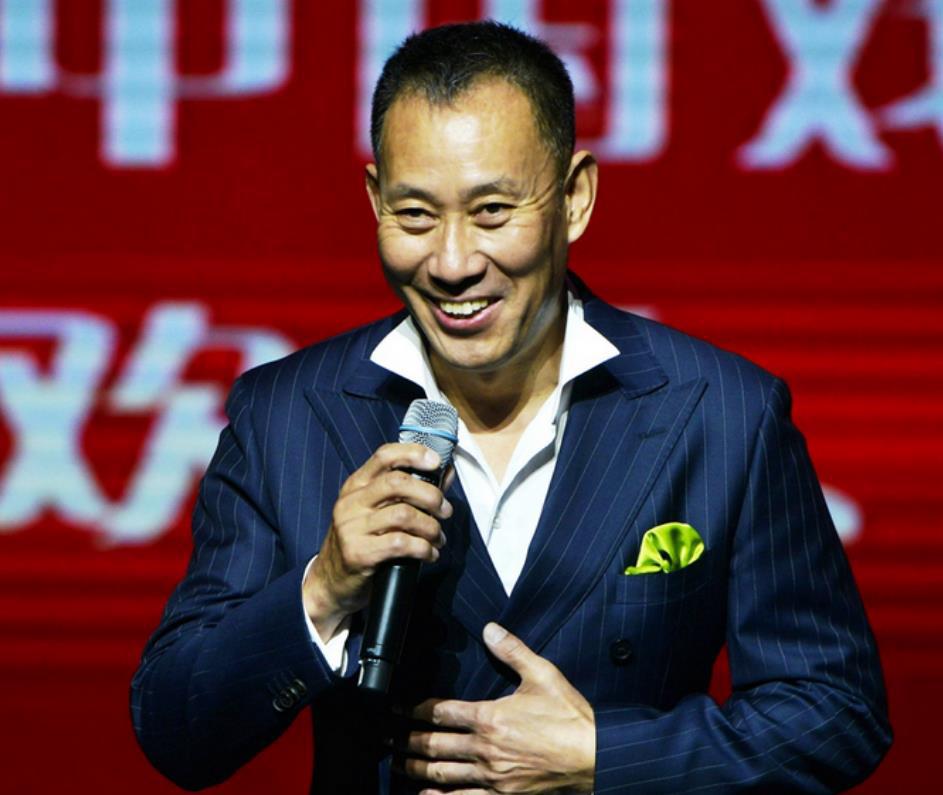 吴京安:银幕下的坚韧与家庭中的温情 吴京安,这位被誉为"农民演员专业