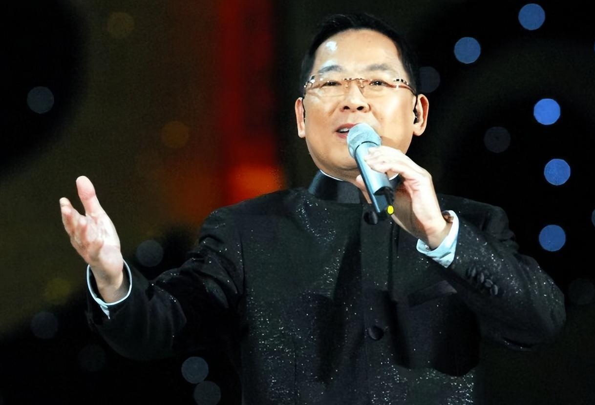 * 从春晚舞台走向公益,张明敏用歌声点燃爱国之心 春晚是中国的年度