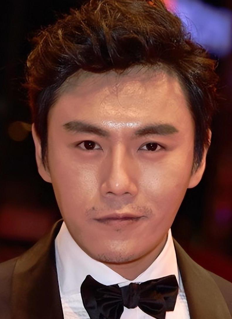 秦昊:45岁再创爆款,演艺界的独行侠与深情男 秦昊,这位45岁的演员