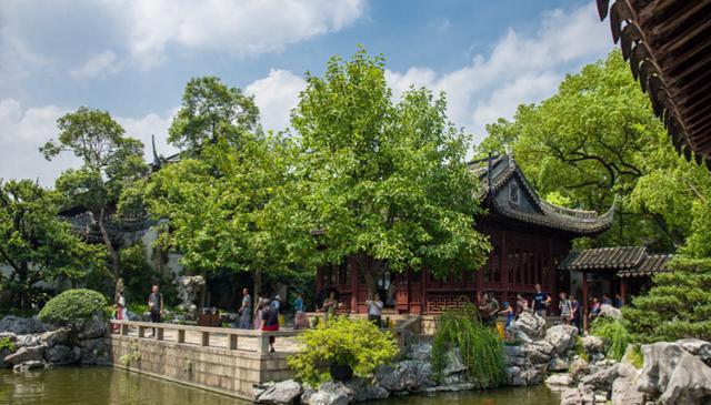 上海名园豫园:闹市中的高雅之选 上海名园豫园,只需30元,即可一览苏州