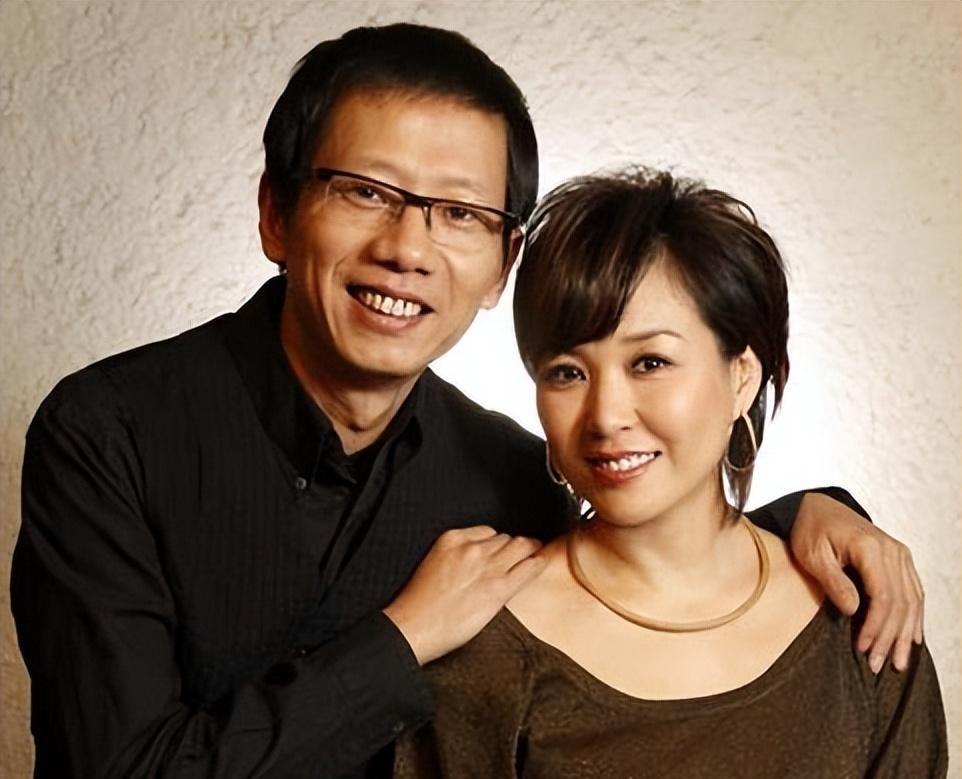 戴军与李静聚会庆生 戴军53岁生日仪式:参加与李静的友好约会,温情