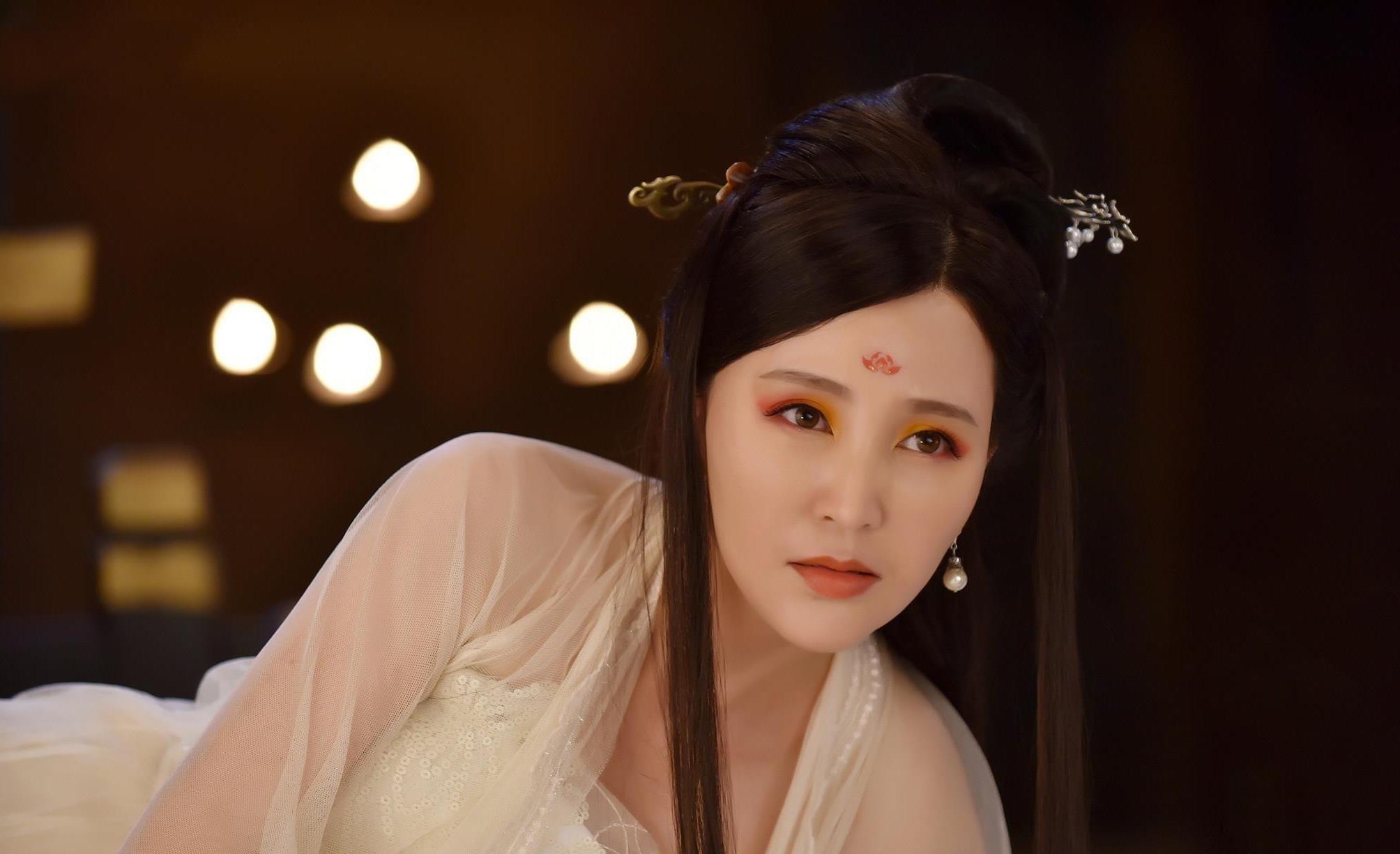 岳丽娜:从地下室到荧屏,战胜病魔的幸福妈妈 岳丽娜,演员,曾在多部