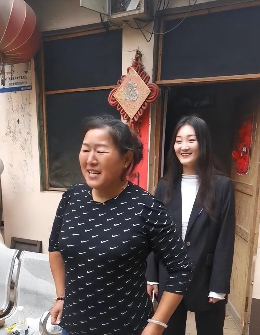 大衣哥朱之文与妻子的爱情故事:从田野到舞台的共舞人生 大衣哥朱之文