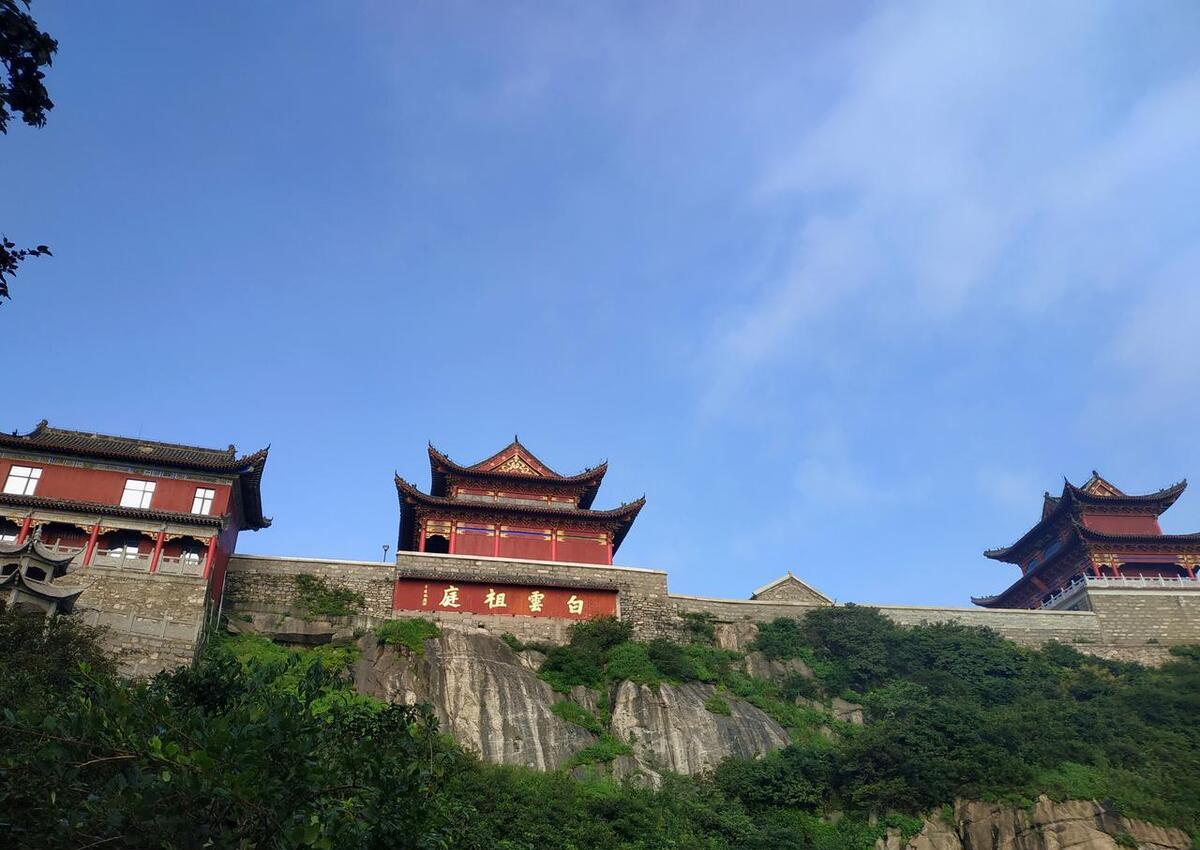 桐柏山:千里淮河之源,清幽秀丽之景 桐柏山,大别山之珠,位于河南省