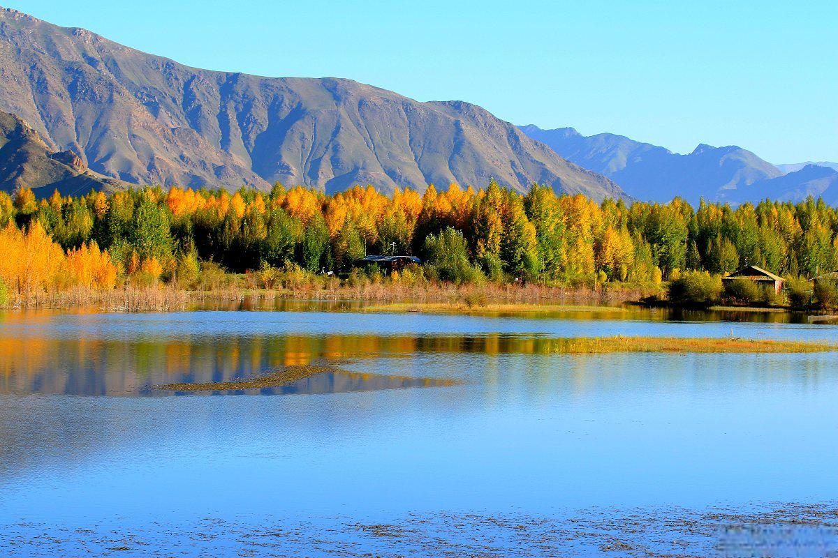 新疆百里画廊:人间仙境 新疆百里画廊,位于新疆北部,是一个充满自然与