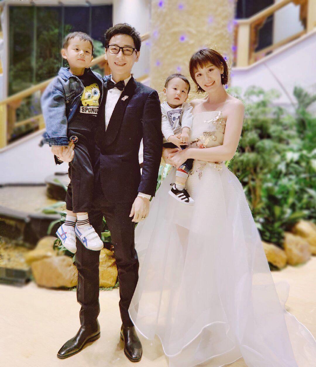 李好和郭晓敏:风雨同舟,共度人生的典范夫妻 李好和郭晓敏的婚姻,是一