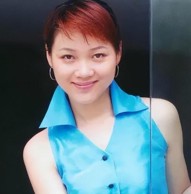 周群:低调背后的幸福与才华 周群是一位卓越的主持人,她的婚姻生活