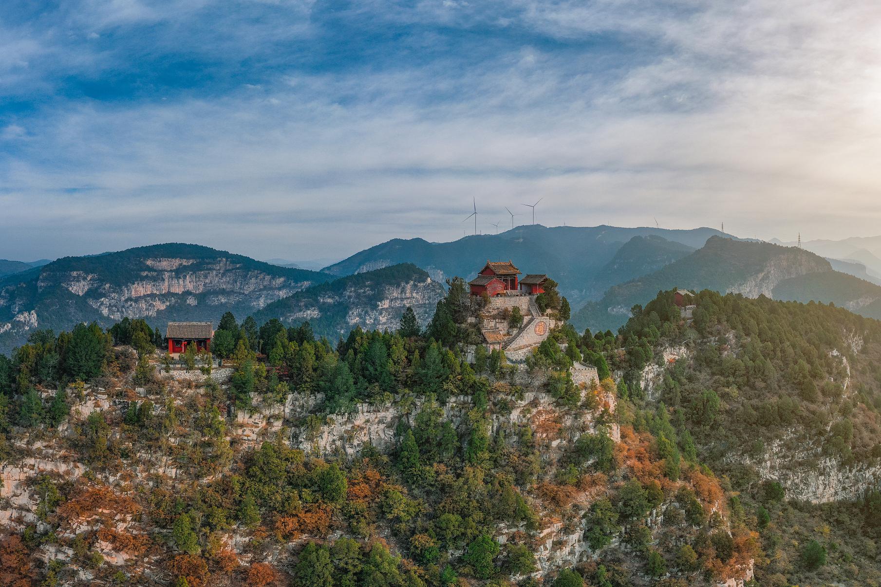 首阳山:陕西省内极具魅力的旅游胜地 首阳山位于陕西省,是秦岭北坡的