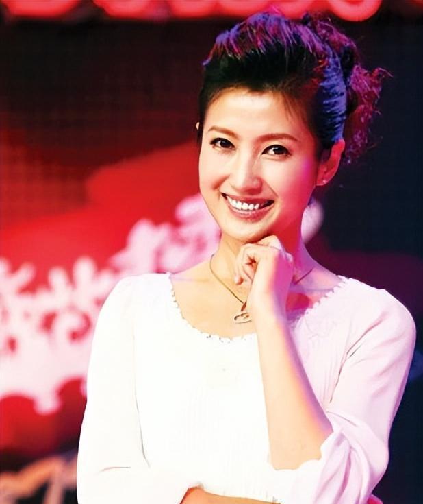 春妮与刚强的爱情故事:生育观念的多样化选择与挣扎 春妮作为央视知名