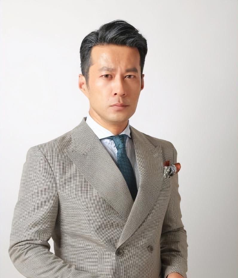 谭凯:从司机到演技派男星的励志人生 谭凯,一个名字如今家喻户晓,但他