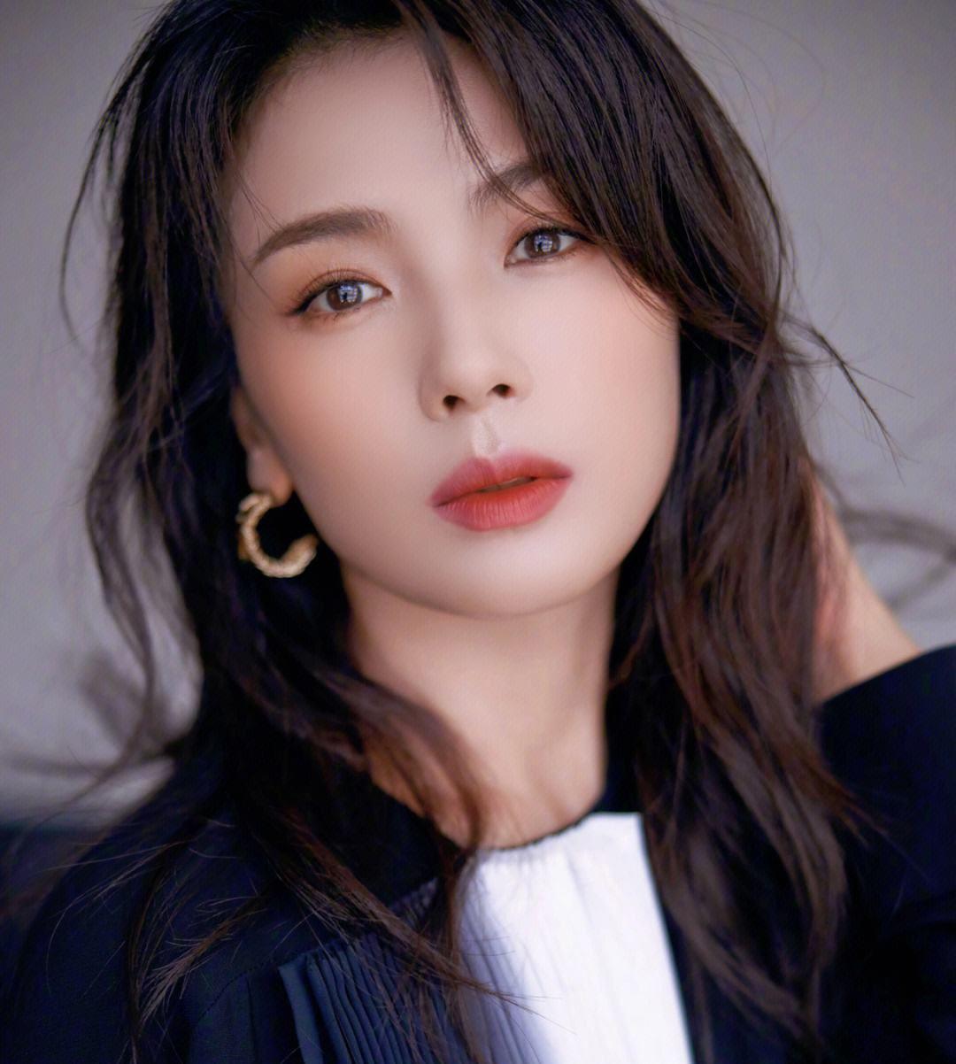 刘涛,这位被誉为"国民媳妇"的女演员,早已在娱乐圈中独树一帜.