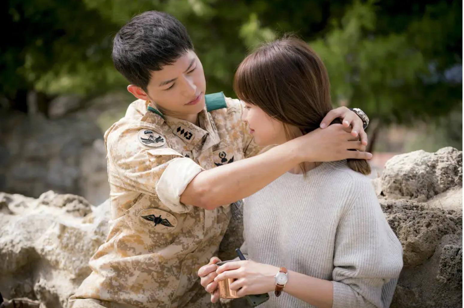 宋仲基夫妇罗马温馨散步,幸.@热门综艺大咖秀的动态