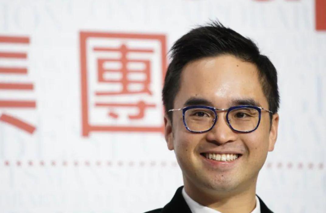 富豪家族的异类孙子 郑裕彤的孙子郑志刚,与其他拥有无尽财富和物质