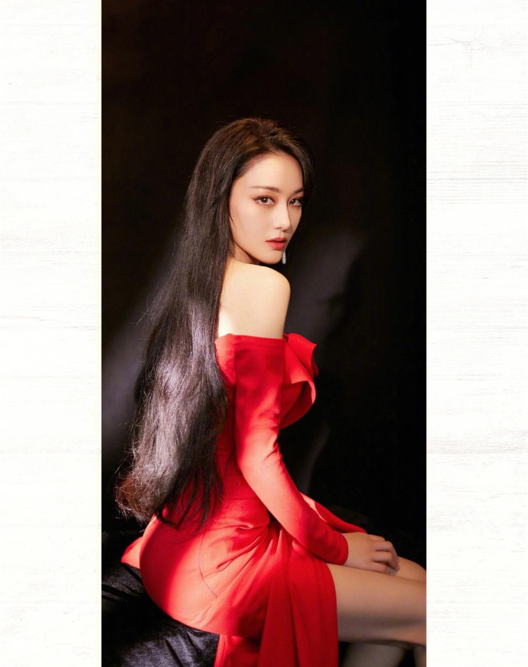 张馨予自曝36岁患上皮炎,素颜清纯精致 知名女星张馨予自曝患上皮炎