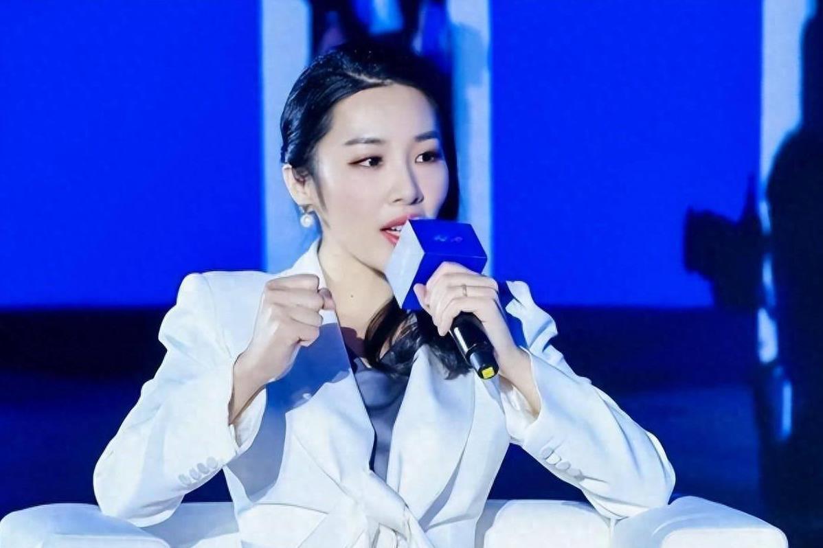 李斯璇:才华横溢的女神 李斯璇,央视主持人,才华横溢,38岁正值事业和