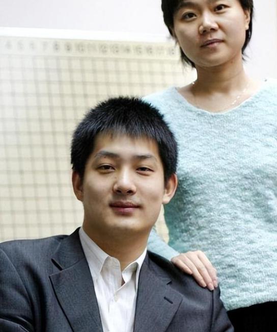 跨越年龄与世俗的爱情:常昊与张璇23年婚姻之路 常昊与张璇的爱情故事