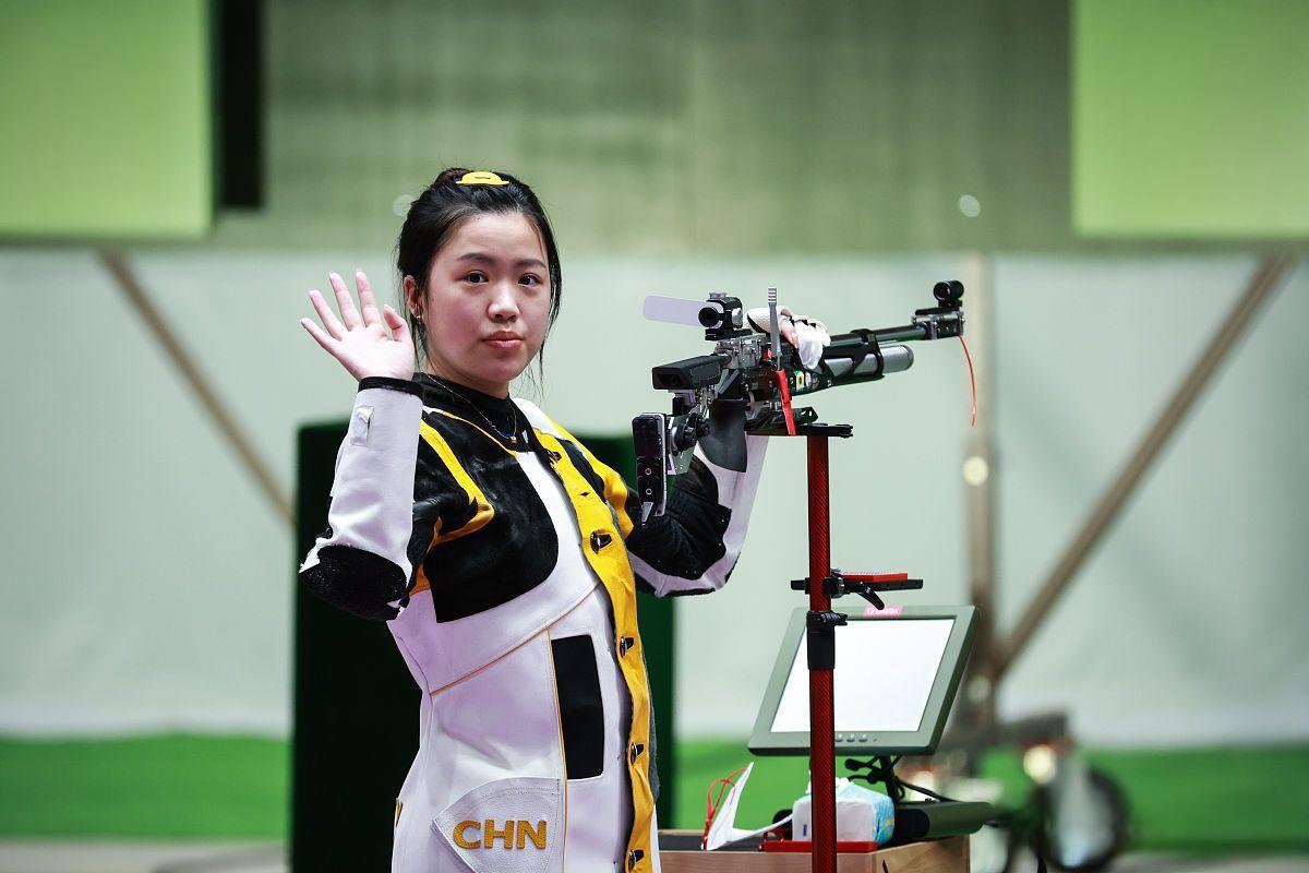 杨倩无缘巴黎奥运:中国射击队新老交替的挑战与机遇 在最近的奥运资格