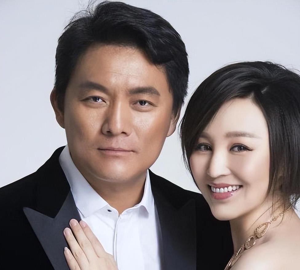 岳丽娜与郭靖宇:从地下室到荧屏的坚贞爱情 岳丽娜,一个在演艺圈中
