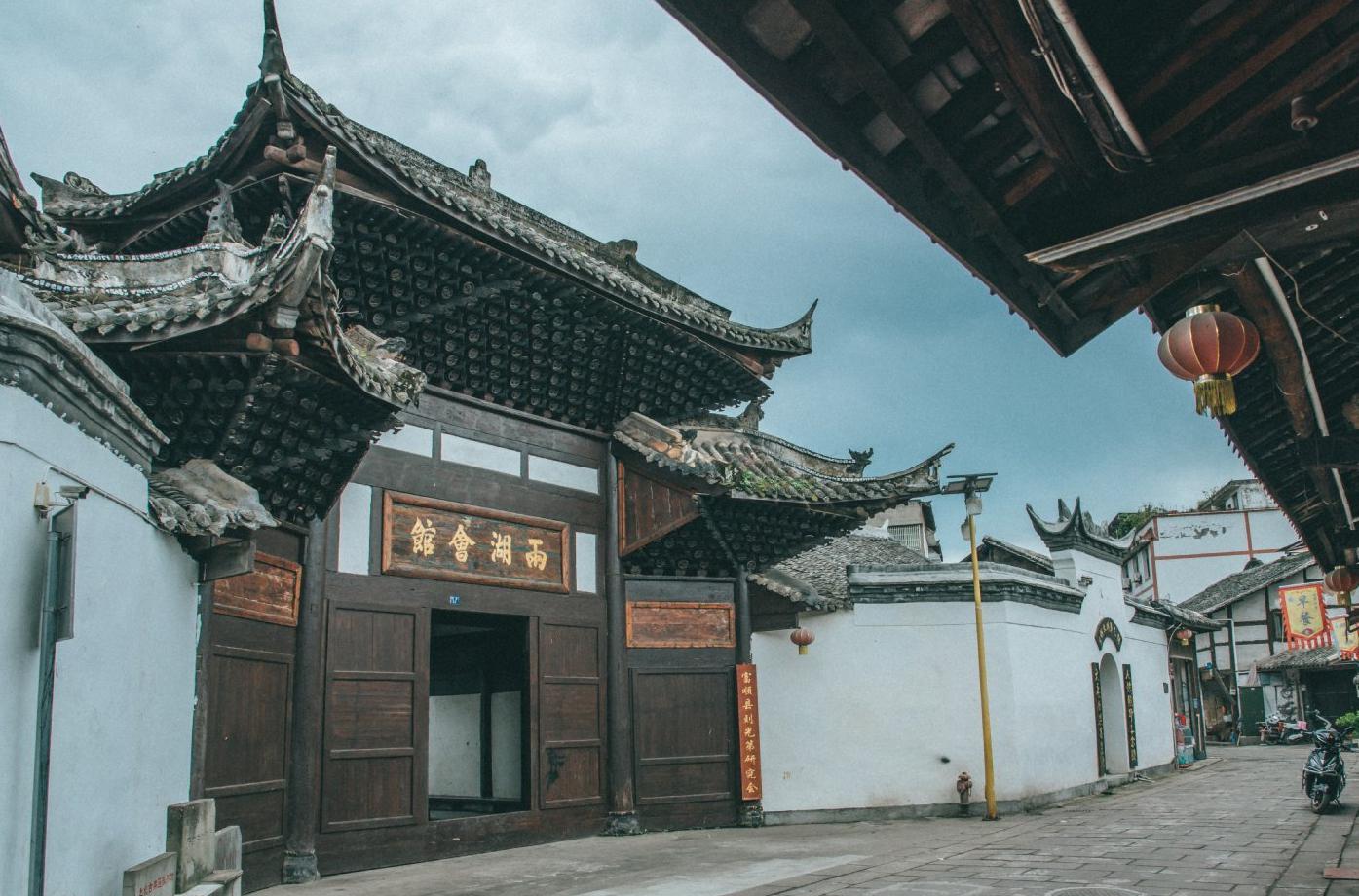 赵化古镇:千年历史的见证 赵化古镇位于四川自贡富顺县,是一座历经