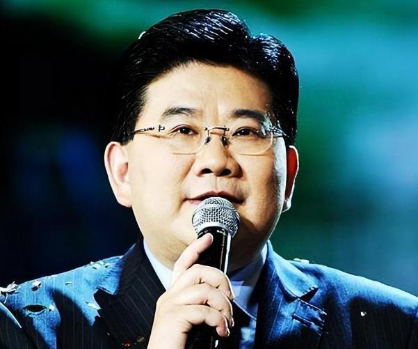 曹可凡:从"上海第一主持人"到"双面人生"的跌宕传奇 在娱乐圈的璀璨