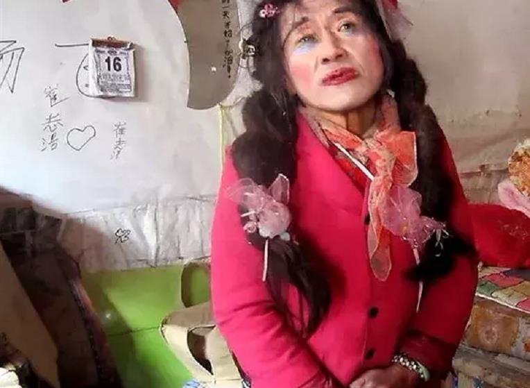 65岁过气网红大喜哥的命运多舛 大喜哥的故事,是