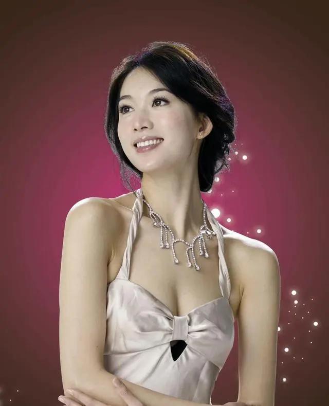 林志玲黑泽良平婚后生活曝光 林志玲与黑泽良平一同在日本购物,林志玲