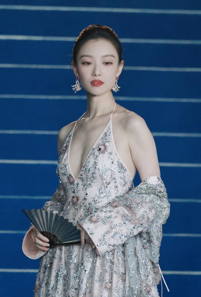 倪妮唐嫣工作室遭质疑:审美差,呼吁更换工作人员 倪妮和唐嫣的工作室