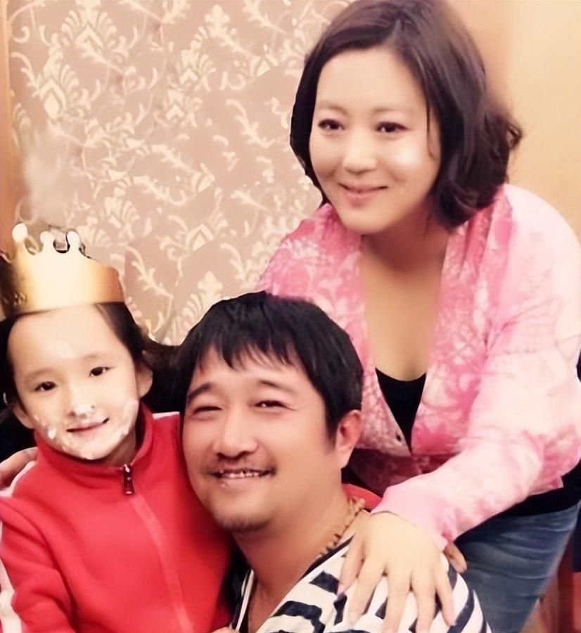 演员王茜华:45岁高龄为小丈夫生儿子 王茜华,一位家喻户晓的农村题材