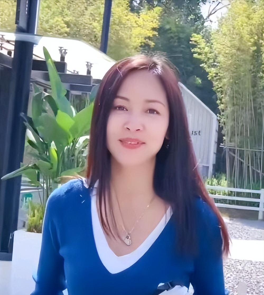 命运馈赠的缘分:老汤与饶敏的浪漫爱情故事 在繁忙的都市中,每个人都