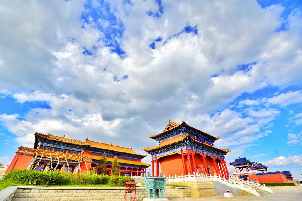 海拉尔的一塔两寺:领略佛教文化的好去处 辽阔的大草原,让人心旷神怡