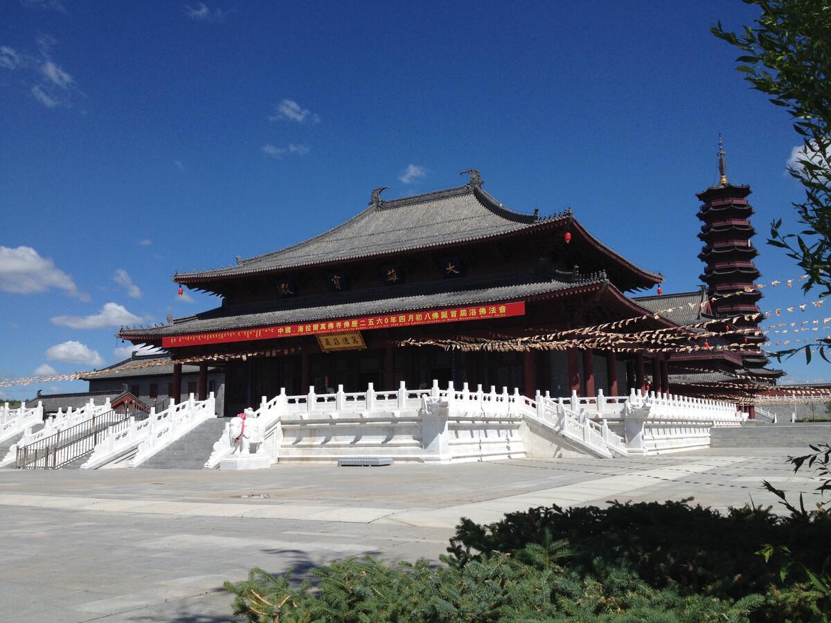 海拉尔的一塔两寺:领略佛教文化的好去处 辽阔的大草原,让人心旷神怡