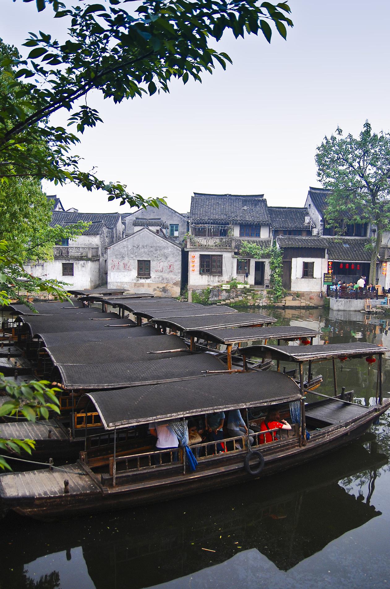 鹅湖镇:历史与自然的交融之美 江苏无锡的鹅湖镇,既有3000多年的历史