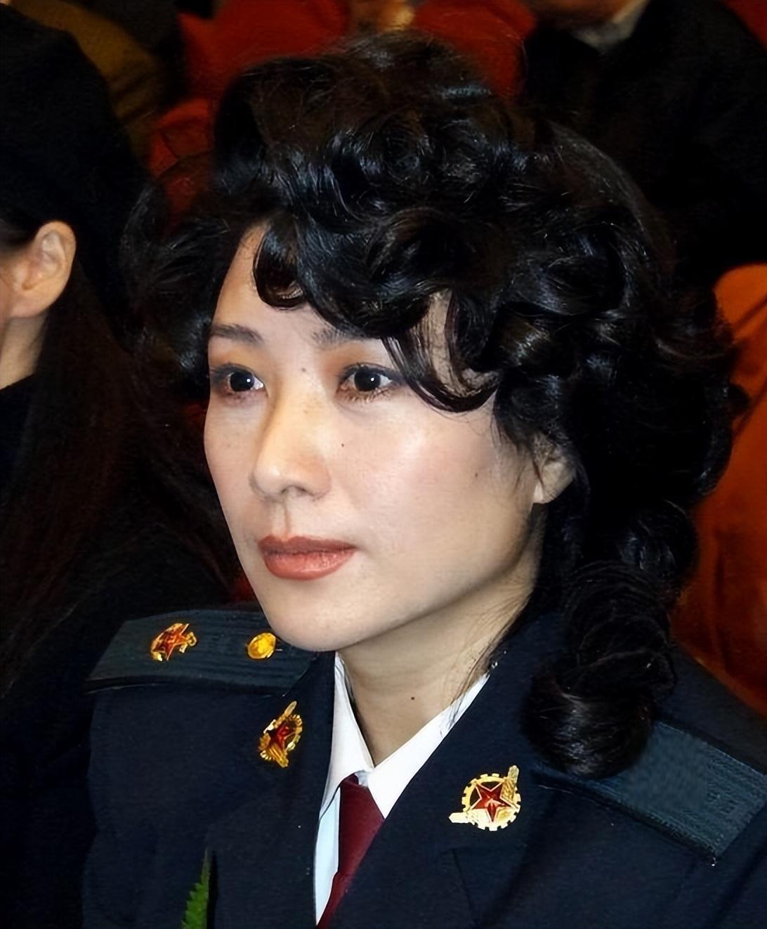 王静:演艺圈中的一股"清流" 在娱乐圈这个大染缸中,王静以其出众的