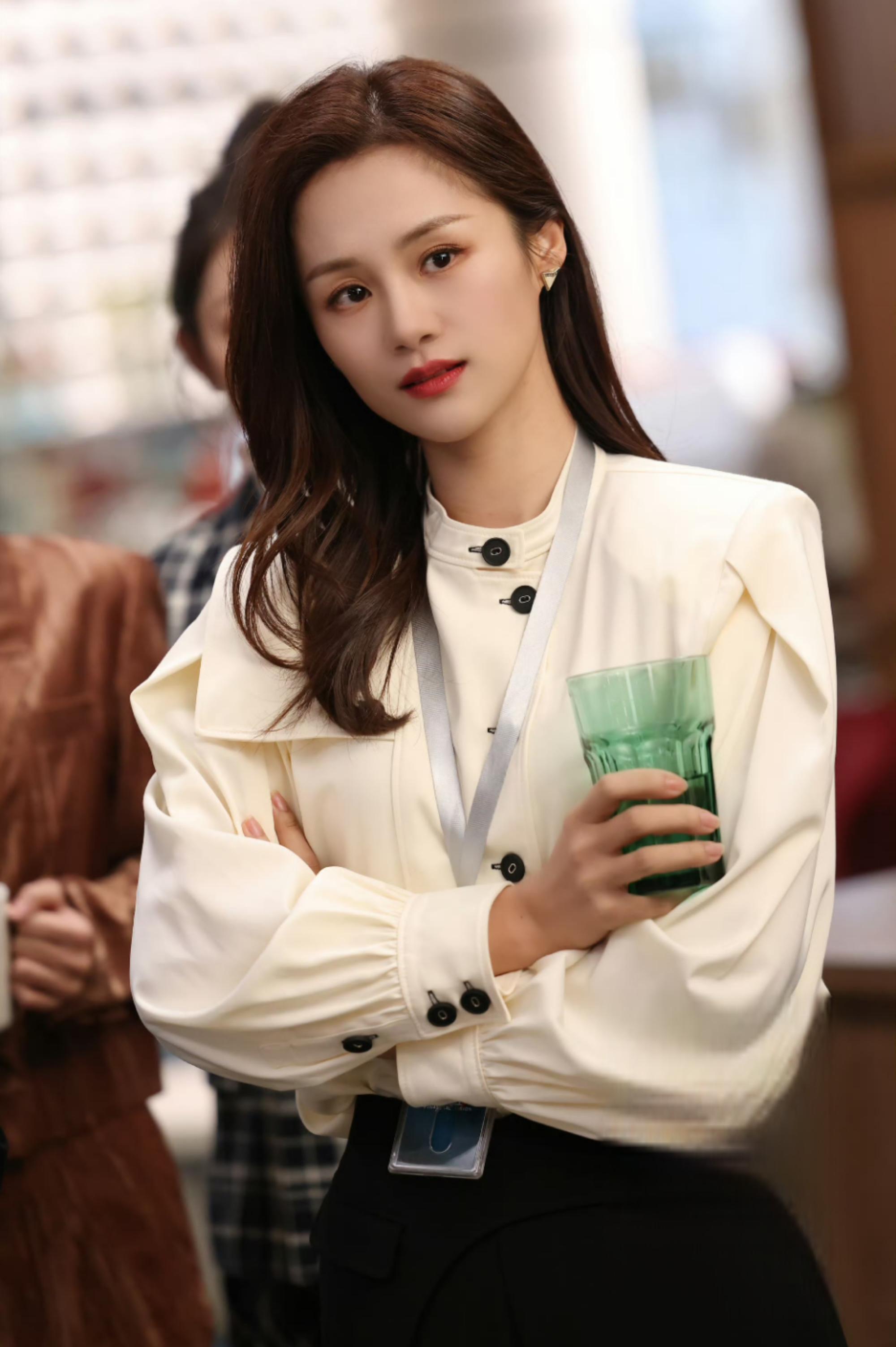 《以爱为营》女演员身高揭秘:165cm,168cm,170cm各有千秋 由白鹿