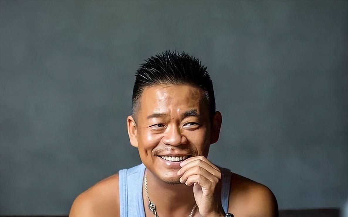 孙浩:娱乐圈的新篇章 孙浩曾是一位备受欢迎的歌手,然而,命运的起伏让