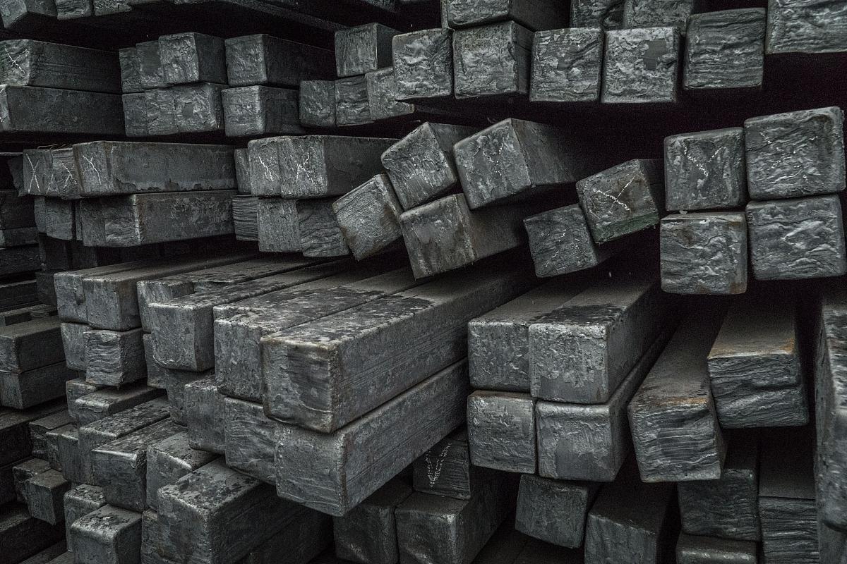 俄罗斯铝锭收购市场:挑战与机遇 俄罗斯铝锭收购市场面临着一些挑战和