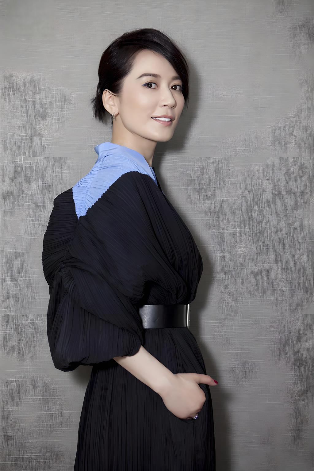 娱乐圈的五朵白莲花 娱乐圈中,有一些女明星,她们不傍富豪,不传绯闻