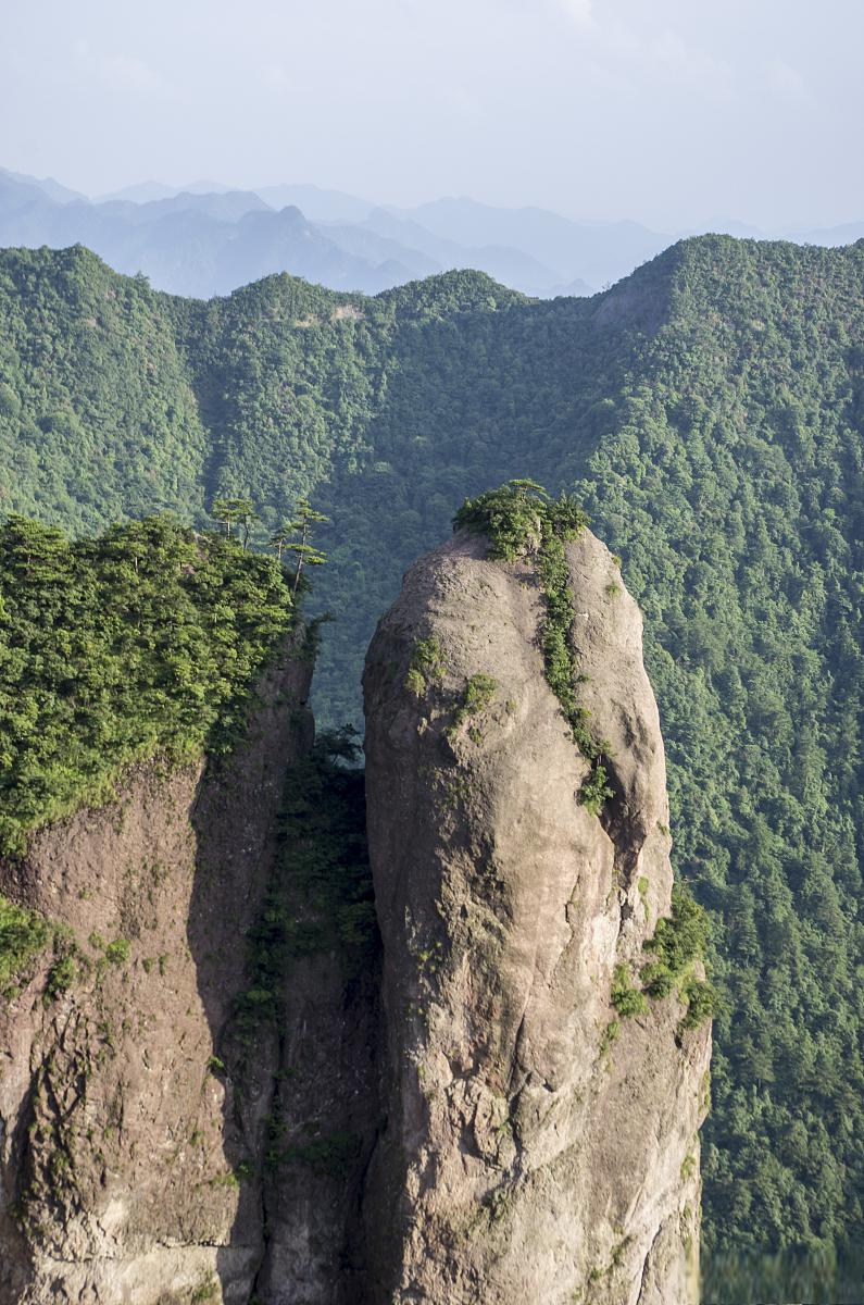 新宁崀山:自然,人文与历史的瑰宝 新宁崀山,位于湖南省邵阳市新宁县