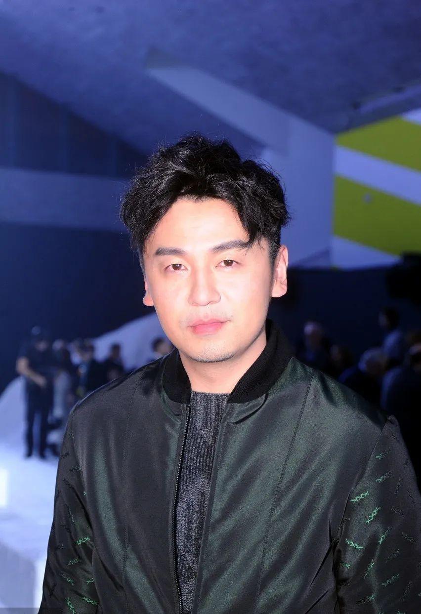 雷佳音因出演《我的前半生》中的"前夫哥"陈俊生一角而出圈,他的演技