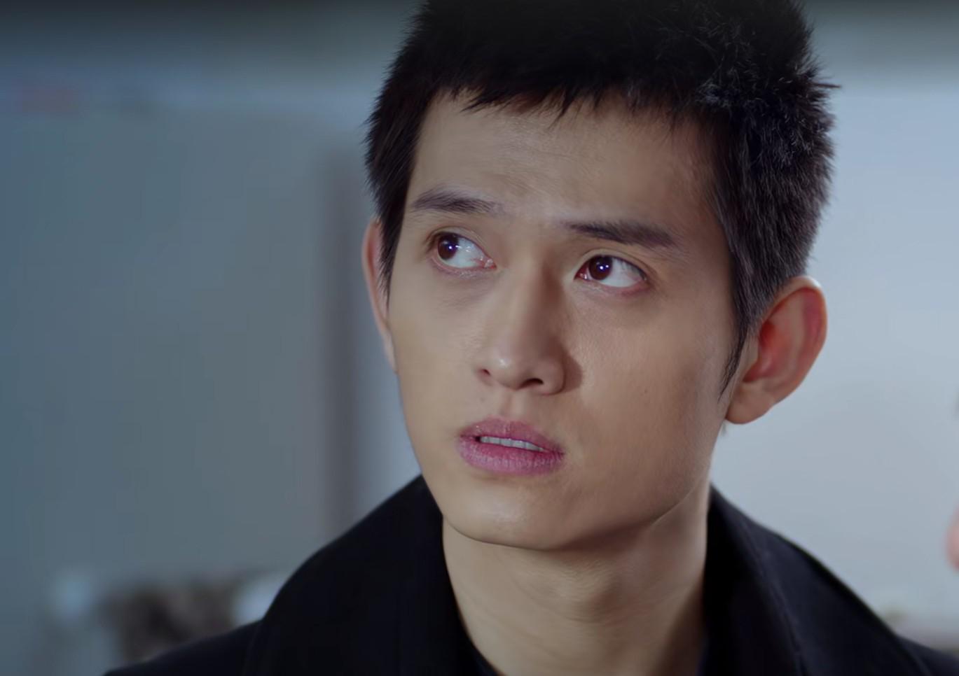杨紫早期客串《灵魂摆渡2》:淡妆出镜,与马可演绎大尺度情侣 杨紫早期