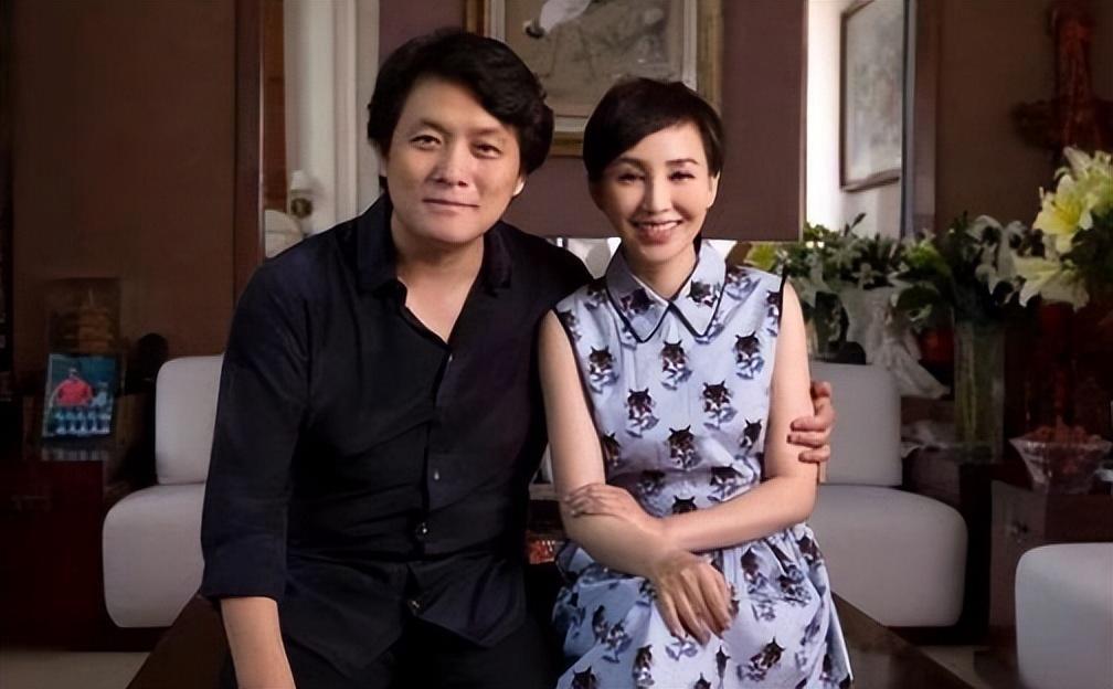 岳丽娜与郭靖宇:从贫困到名利场的爱情传奇 在娱乐圈这个瞬息万变的