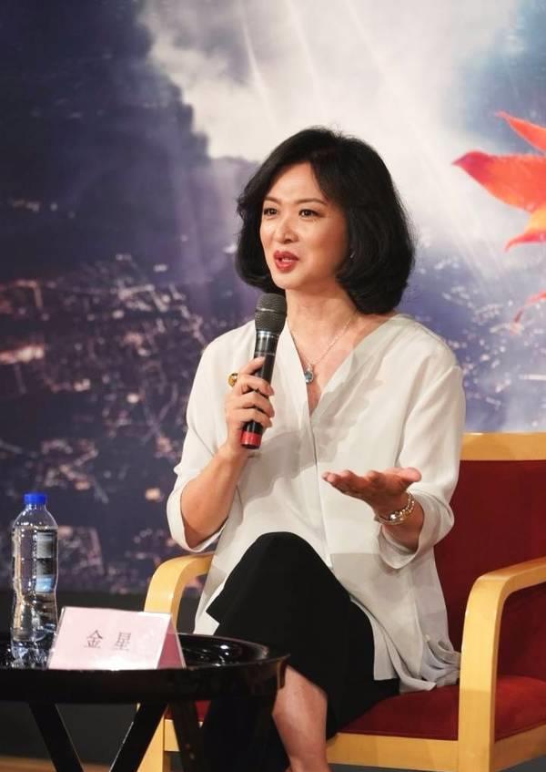 金星:从变性到领养孩子的传奇人生 金星,一个在娱乐圈中备受瞩目的