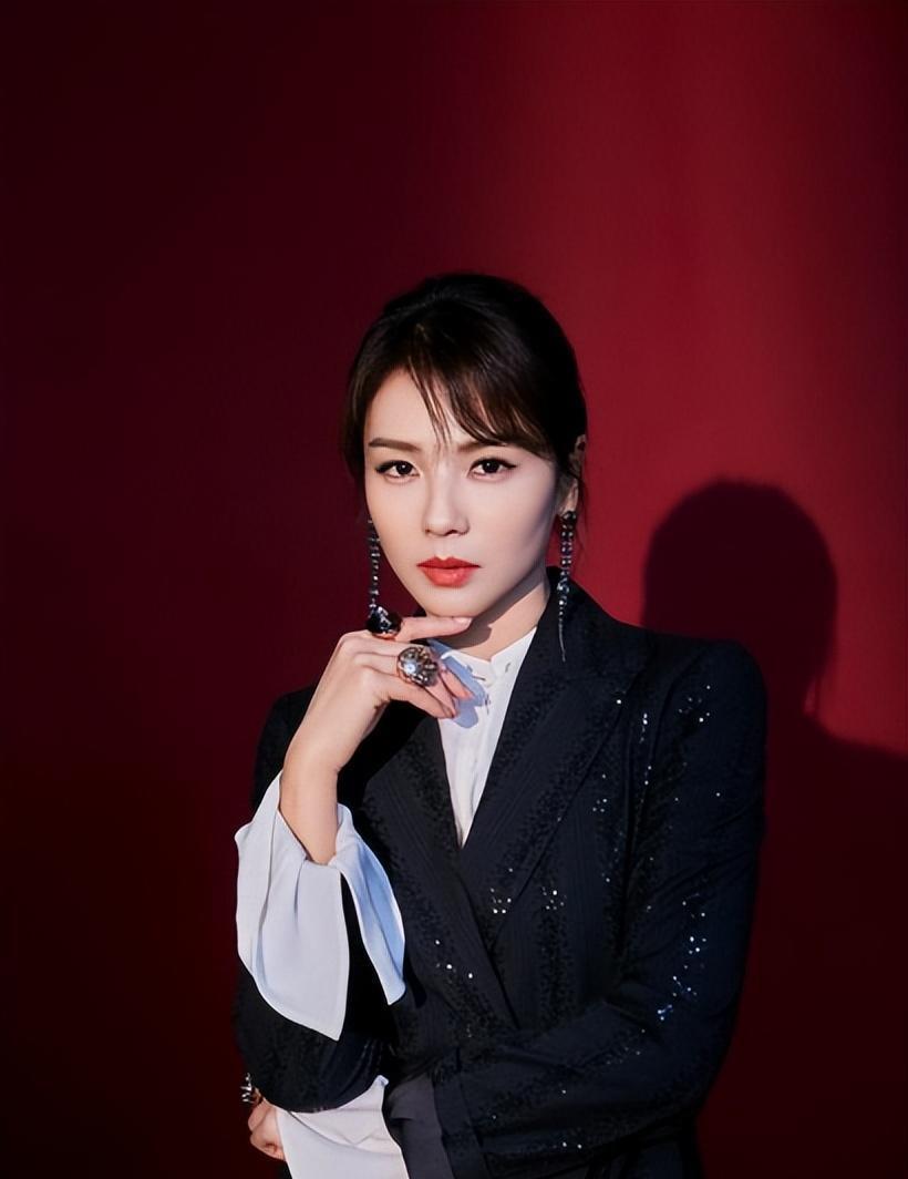 贤妻良母"到"女强人",刘涛的华丽转身 刘涛,一个在娱乐圈中璀璨的明星