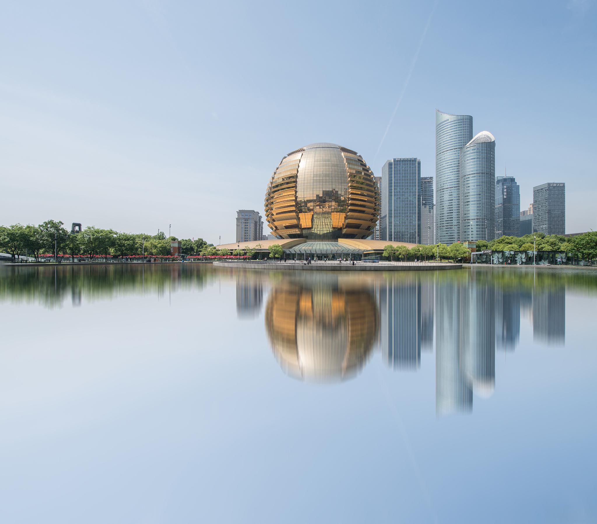 杭州,这座历史文化名城,美得如诗如画.